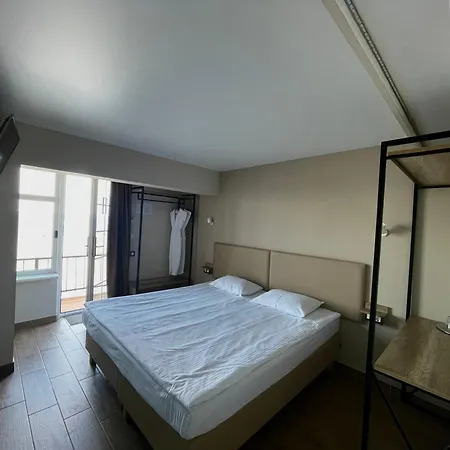 Boutique Dacha Lanzheron מלון 3*